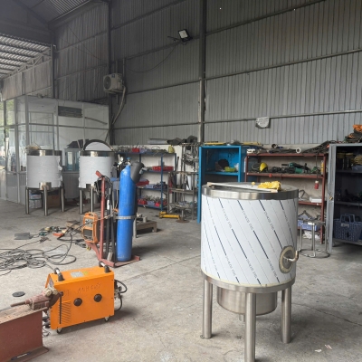 BỒN KHUẤY THUỐC THÚ Y  